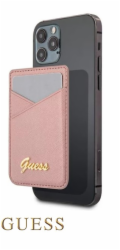 Guess Saffiano Cardslot Metal Logo růžová Noste své karty v moderním originálním Guess designovaném příslušenství, z vysoce kvalitních materiálů