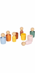 small foot Montessori třídící kalíšky s figurkami