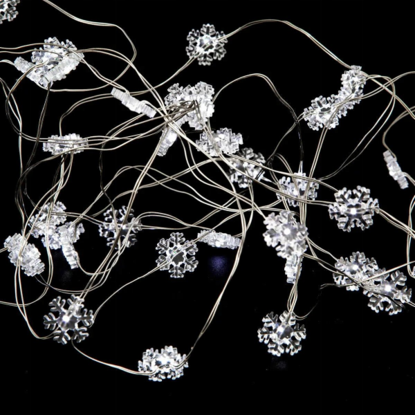 Fééric Lights and Christmas Girlanda s vánočními světly a...