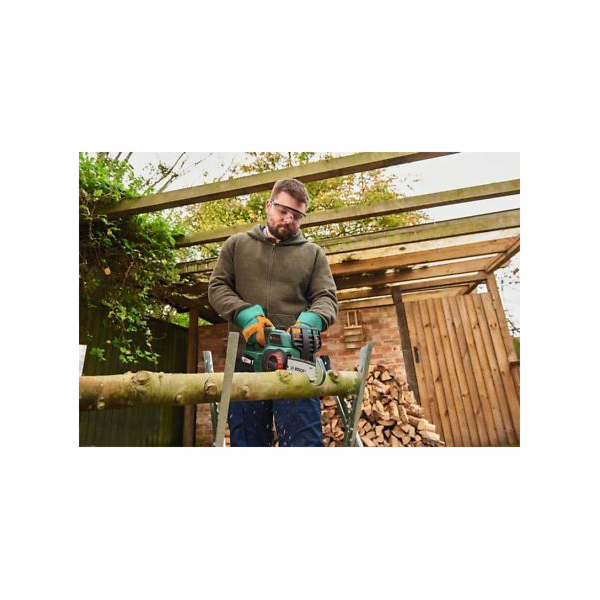 Bosch UniversalChain 18 aku retezova pila