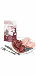 Mjamjam mokré krmivo stlačitelné kapsičky Wild & Rabbit s ovocnými borůvkami 125 g