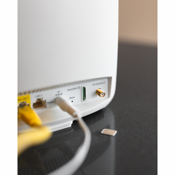 Netgear Orbi 4G LTE třípásmový router LBR20, mobilní WiFi...