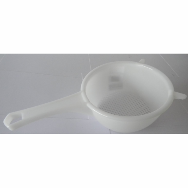 Cedník 20 cm plast
