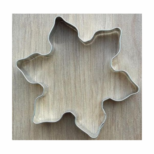 Vykrajovátko sněhová vločka 8 cm