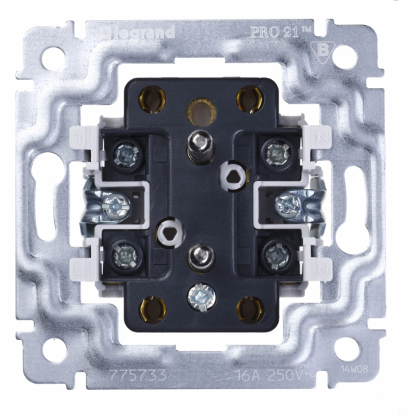 Legrand Zásuvka s uzemněním 16A 250V - 775733