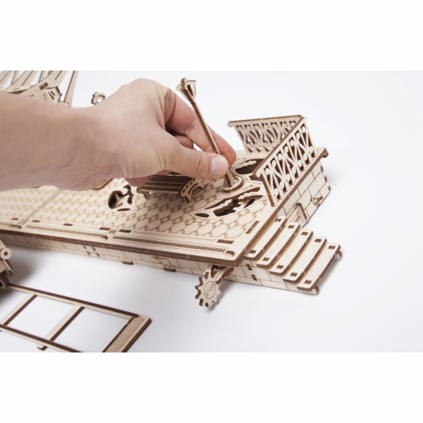 Ugears 3D dřevěné mechanické puzzle Železniční nástupiště