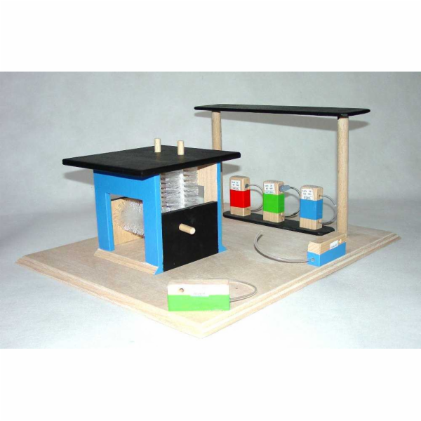 Dřevěná&nbsp;myčka&nbsp;s&nbsp;benzínkou