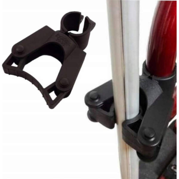 Držák berlí připevněný k invalidnímu vozíku