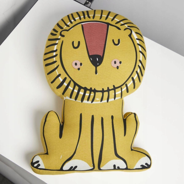 TODAY MAGIC JUNGLE lví plyšový polštář, 60 x 42 x 10 cm