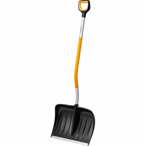 Ergonomický zakřivený odhrnovač sněhu Fiskars X-series