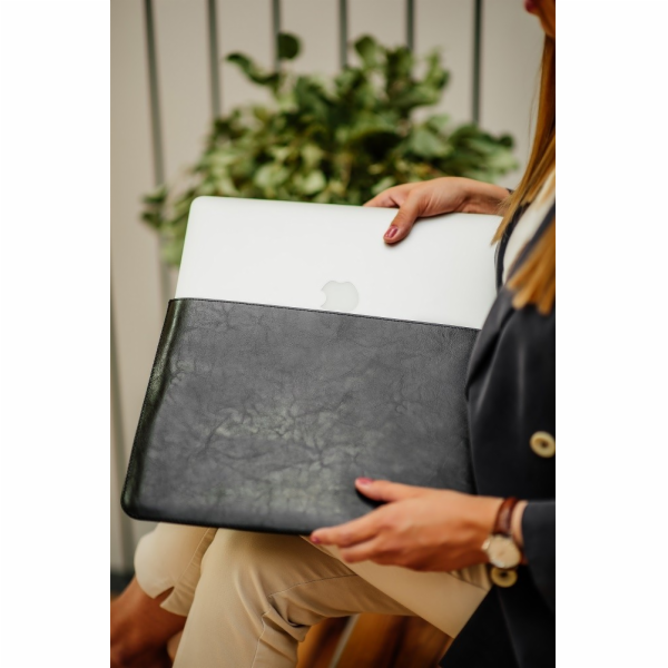 RED ANT MacBook Air 15" (2023) černé Whiskey Aroma