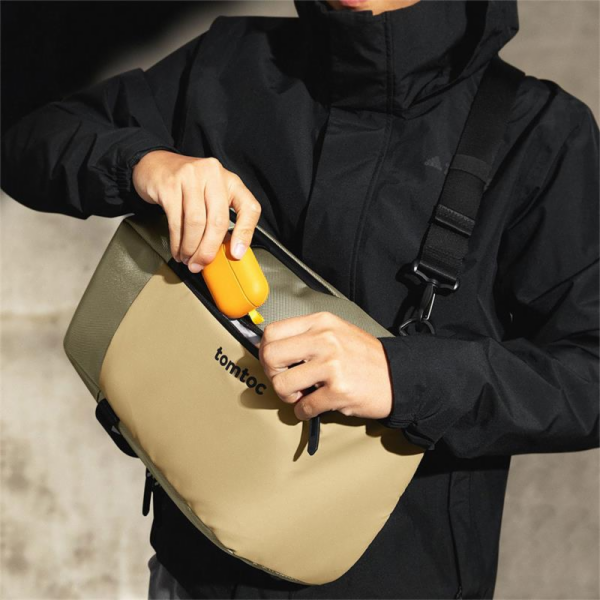TomToc batoh Navigator T24 Sling Bag S - Khaki