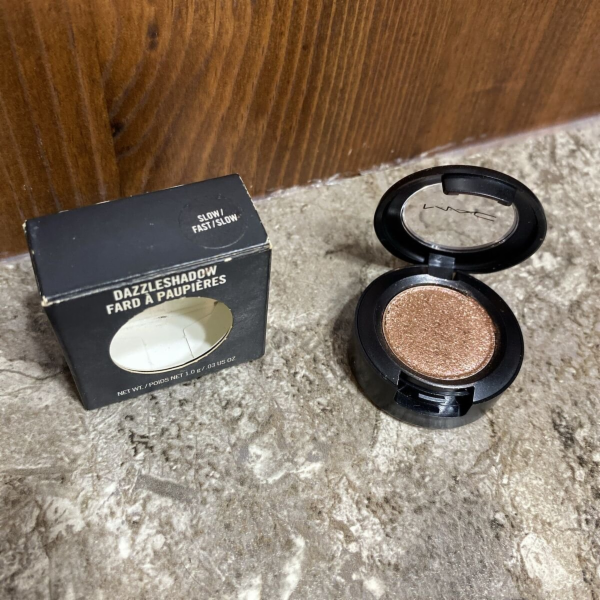 MAC Oční stíny DAZZLESHADOW SLOW FAST SLOW 1g