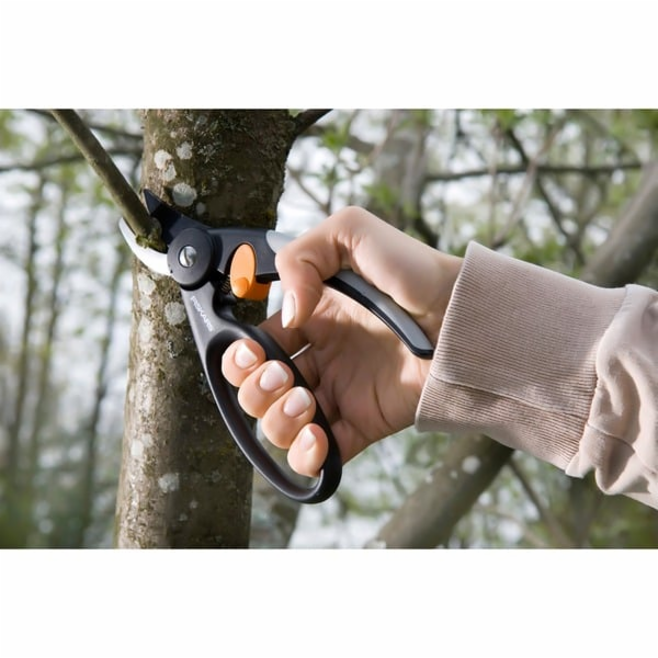 Fiskars S111440 Nůžky zahradní, s chráničem, dvoučepelové