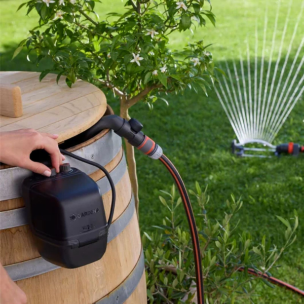 Gardena 2400 Comfort-Automatic Akku-Regenfasspumpe 18V