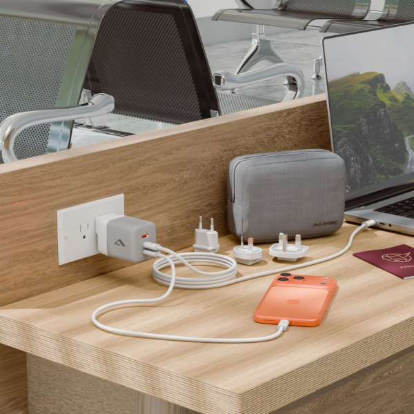 Alogic 3x100 Rapid Power 100W  Multi Country Travel Charger