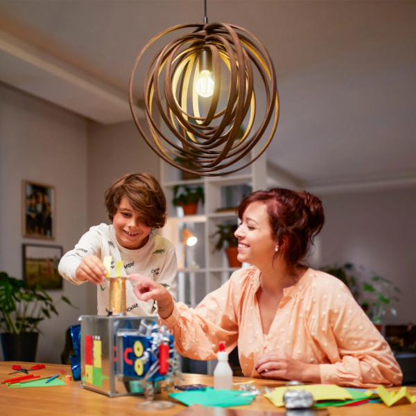 LED žárovka Philips E14 kapkovitý tvar 2,3 W 485 lm 8 x 4...