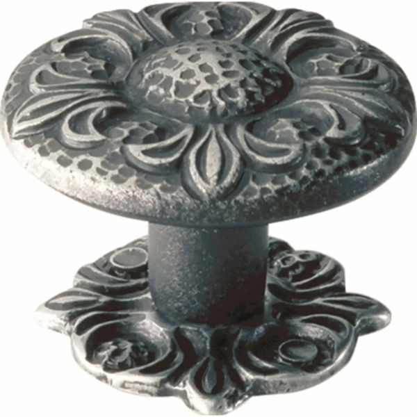 Knoflík 357, leštěné železo