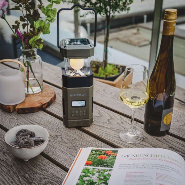 Albrecht DR 114 DAB+ Outdoor- Radio mit Camping-Lampe