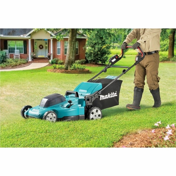 Makita DLM538Z aku sekacka na travu