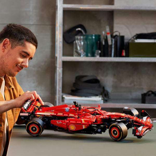 LEGO 42207 Technic Ferrari SF-24 Závodní auto F1, Stavebnice