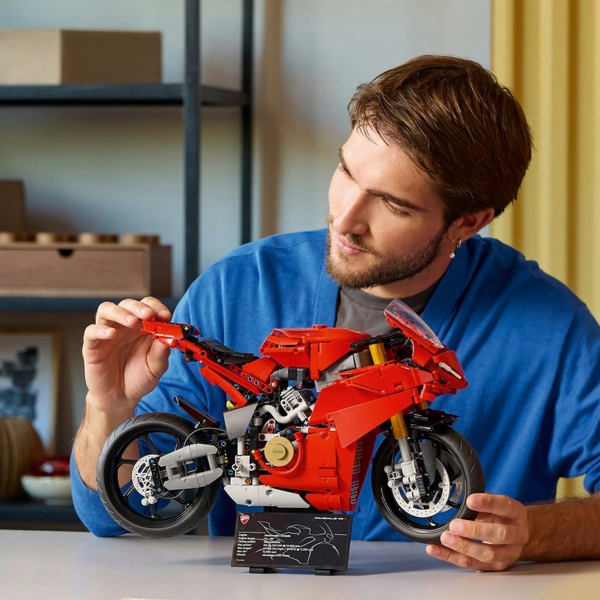 LEGO 42202 Technic Ducati Panigale V4 S Motocykl, stavebnice