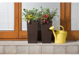 Hrnec Lamela 593-83, plast, H 35 cm, hnědý