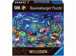 Dřevěné puzzle dole v moři