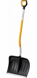 Ergonomický zakřivený odhrnovač sněhu Fiskars X-series