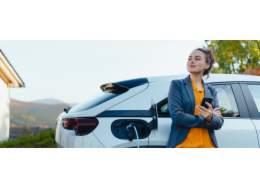 Qoltec Mobilní nabíječka pro elektromobil EV s regulací 2v1 Type2 | 7 kW | CEE3PIN | 230V | LCD | Přenosný | Wallbox | 5m