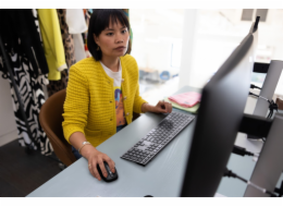 HP Kombinovaná nabíjecí bezdrátová klávesnice a myš 720 pro více zařízení