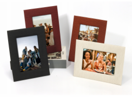 LoveInstant Stojací fotorámeček na fotografii 10x15 cm hnědý vertikální horizontální / / Hnědý