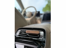 Teesa Car Fragrance Difuzér DUFT Tobacco&Vanilia – dřevěný difuzér do mřížky + 2 náplně