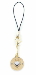 Guess Poutko na Telefon Diamond Heart with Rhinestones Luxusní a mimořádně elegantní diamantový přívěsek Guess Heart s kamínky na telefon je dokonalým doplňkem pro váš oblíbený obal na telefon