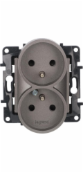 Legrand Nilee Step Double 2x2p+z více snímků, šroubovací svorky, ocelové kontakty 863434