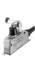 Promet Miniaturní spínač LM-10DR s plochou pákou a kladkou 400V 6A IP40 - W0-59-251032